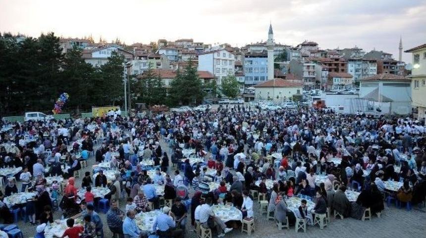 Aky&uuml;rek, &ldquo;m&uuml;sl&uuml;man Kardeşlerimize Dua Edelim&rdquo;