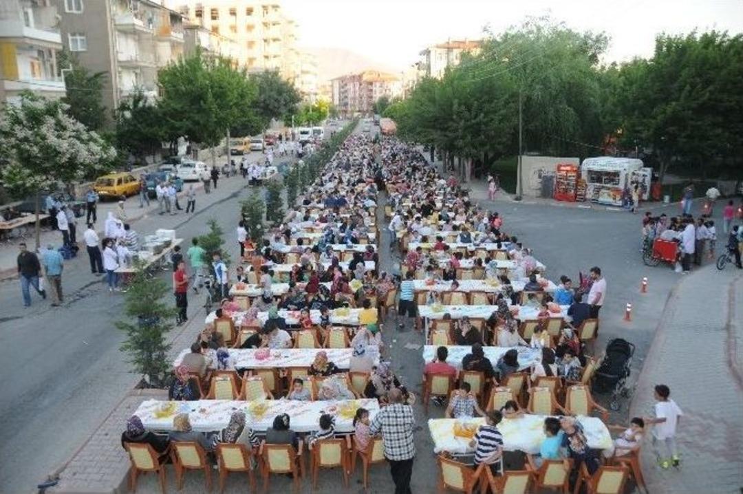 Mahalle İftarları Sel&ccedil;uk Mahallesinde