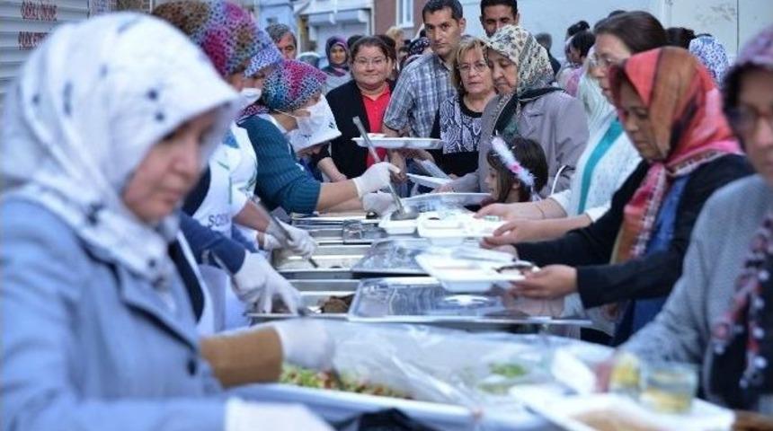 4 Mahalle Halkı Tepebaşı İftarında Buluştu