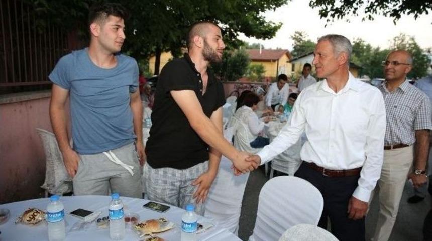 Başkan Dişli, İftar &Ouml;ncesi Kaymak Dağıttı