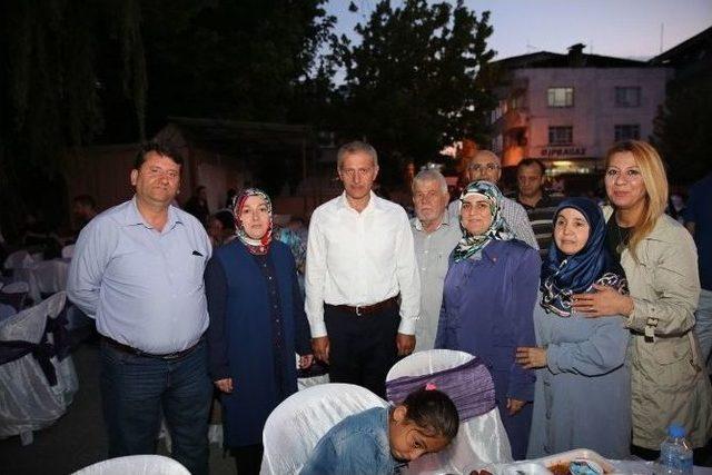 Başkan Dişli, İftar Öncesi Kaymak Dağıttı