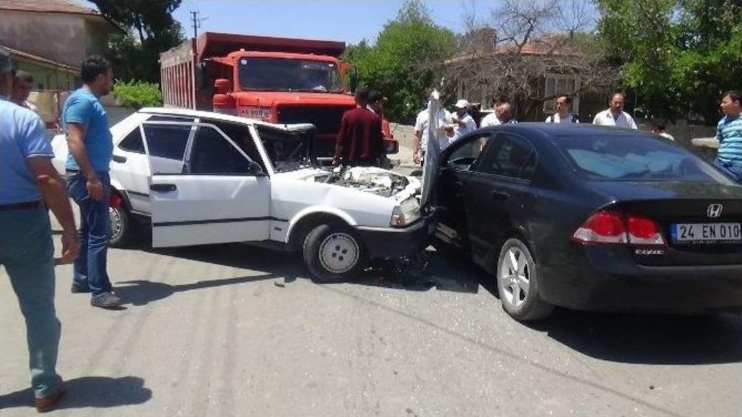 Kavşakta Durmayan S&uuml;r&uuml;c&uuml; Kazaya Neden Oldu