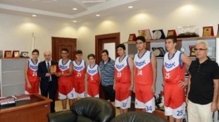 Başarılı Gen&ccedil; Basketbolculardan Başkan Gen&ccedil;&rsquo;e Teşekk&uuml;r