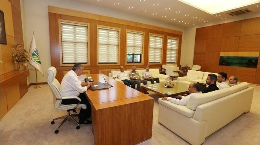 Başkan To&ccedil;oğlu, Eğitim-bir-sen Sakarya Şubesi Başkan Ve &Uuml;yelerini Makamında Ağırladı