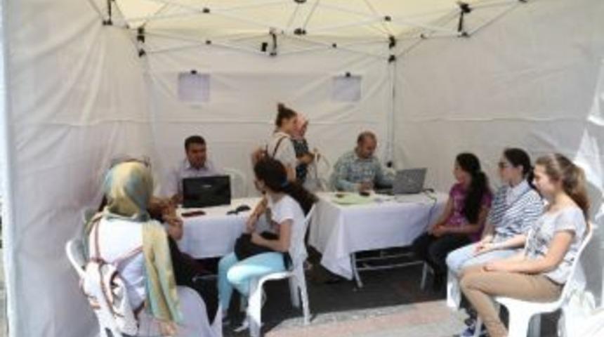 Sultanbeyli&rsquo;de Teog Tercih &Ccedil;adırı &Ouml;ğrencilere Hizmet Veriyor