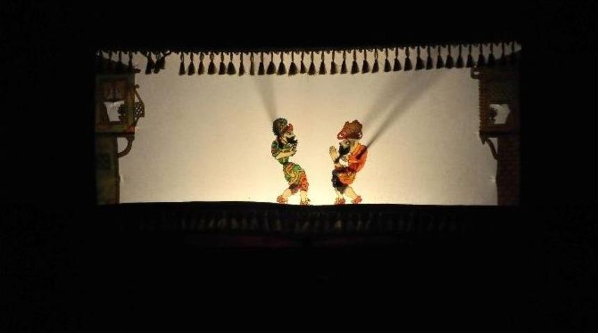 Akşehir&rsquo;de Karag&ouml;z Hacivat G&ouml;sterisine B&uuml;y&uuml;k İlgi