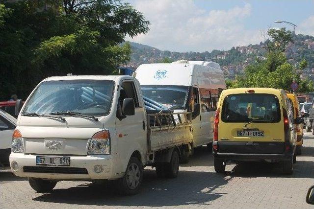 Duyarsız Sürücüler Vatandaşları Zor Durumda Bırakıyor