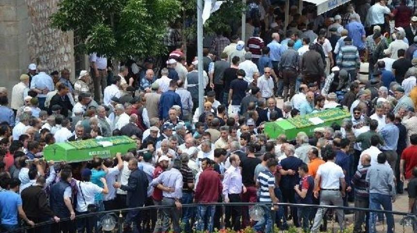 Kazada &Ouml;len Iki Kardeş Yan Yana Toprağa Verildi