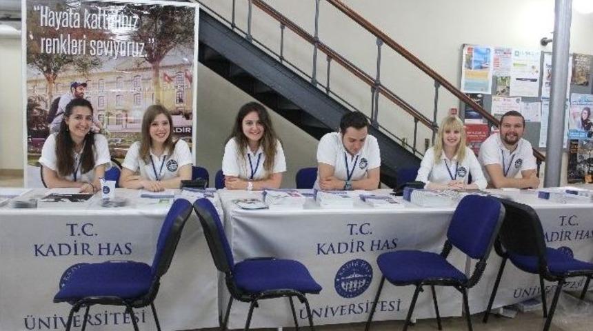 Tercih Yolunda &Ouml;ğrencilere Rehberlik Desteği