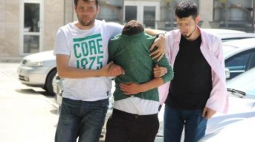 Polisi Fark Edince Uyuşturucu Poşetini Attı