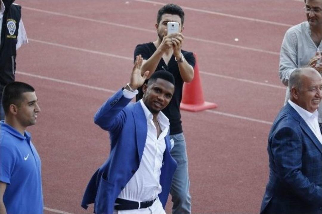 Eto&rsquo;o Antalyaspor&rsquo;a İmzayı Attı