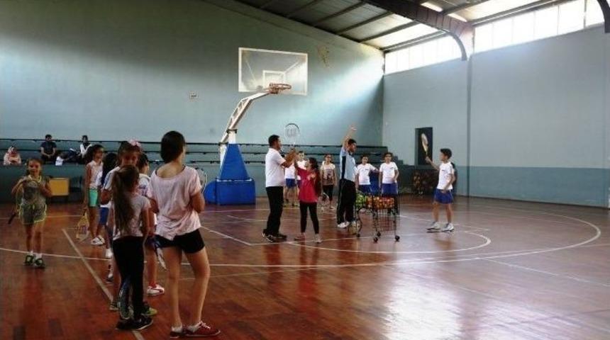 Serdivan Yaz Okulları&rsquo;nda Tenis Ve Voleybol Eğitimleri Başladı