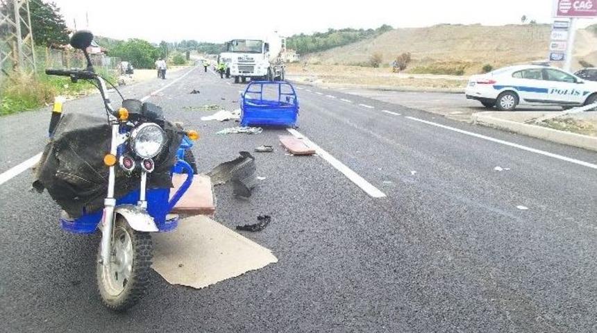 Motosiklet İle Otomobil &Ccedil;arpıştı: 1 Yaralı