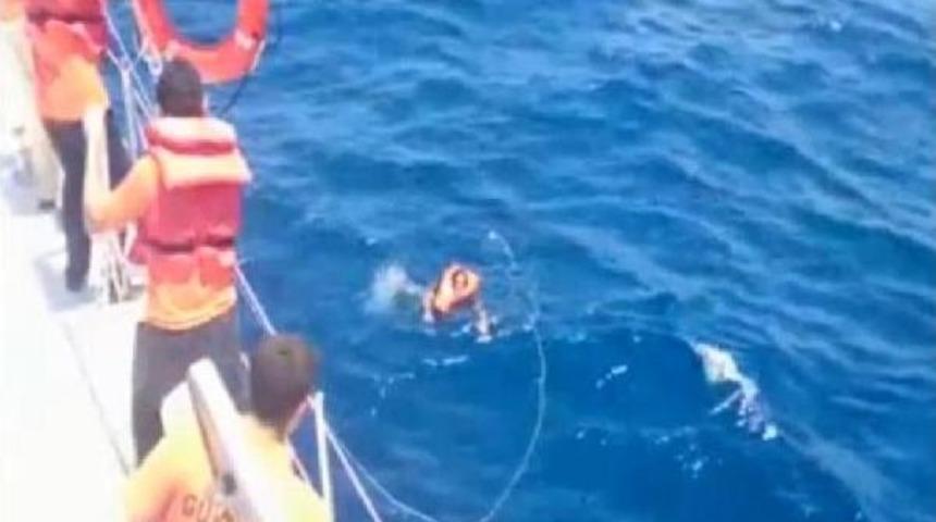 Didim'de 2 Ka&ccedil;ak Teknesi Battı: 1 &Ouml;l&uuml;, 20 Kişi Kurtuldu, 25 Mayıp Var (3)