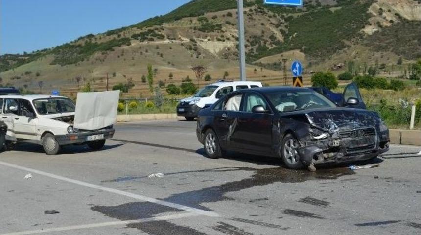 Kula&rsquo;da Trafik Kazası: 4 Yaralı