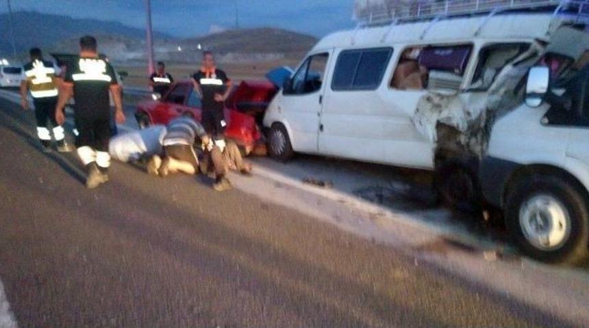 Niğde&rsquo;de Zincirleme Kaza: 1 &Ouml;l&uuml;, 5 Yaralı