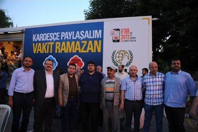 İhh Afyonkarahisar Şubesi 2 Bin 500 Kişiye İftar Yemeği Dağıttı