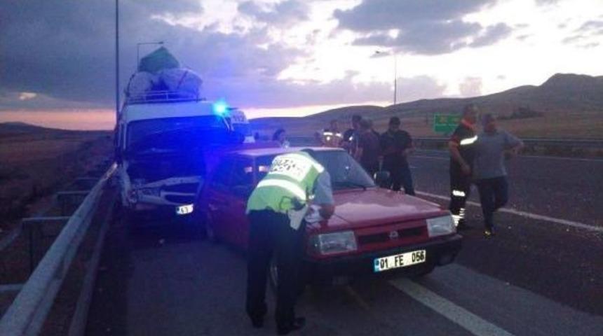 Niğde'de Zincirleme Trafik Kazası: 1 &Ouml;l&uuml;, 5 Yaralı