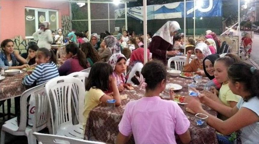 Nazilli&rsquo;de Kız Kur&rsquo;an Kursu &Ouml;ğrenci Ve Velileri İftarda Bir Araya Geldi