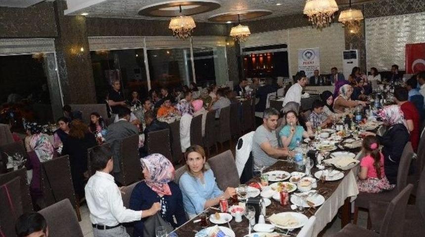 Pekay&rsquo;dan İftar Yemeği