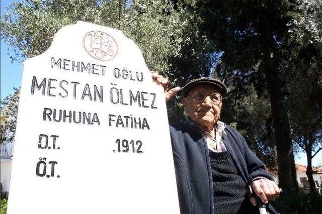 Kendisi İçin Mezar Taşı Yaptırdı