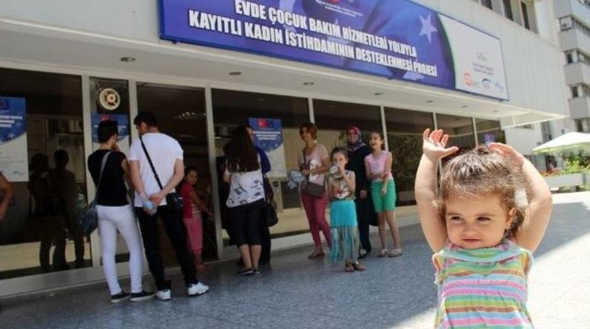 (&ouml;zel) Annelerin Y&uuml;z&uuml; G&uuml;ld&uuml;, Evde &Ccedil;ocuk Bakımı Başladı