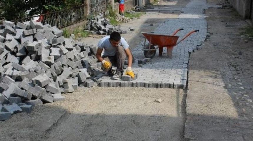 Ak&ccedil;akoca&rsquo;da Parke &Ccedil;alışmaları Hızla S&uuml;r&uuml;yor