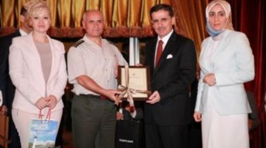 Vali Topaca&rsquo;dan Veda Yemeği