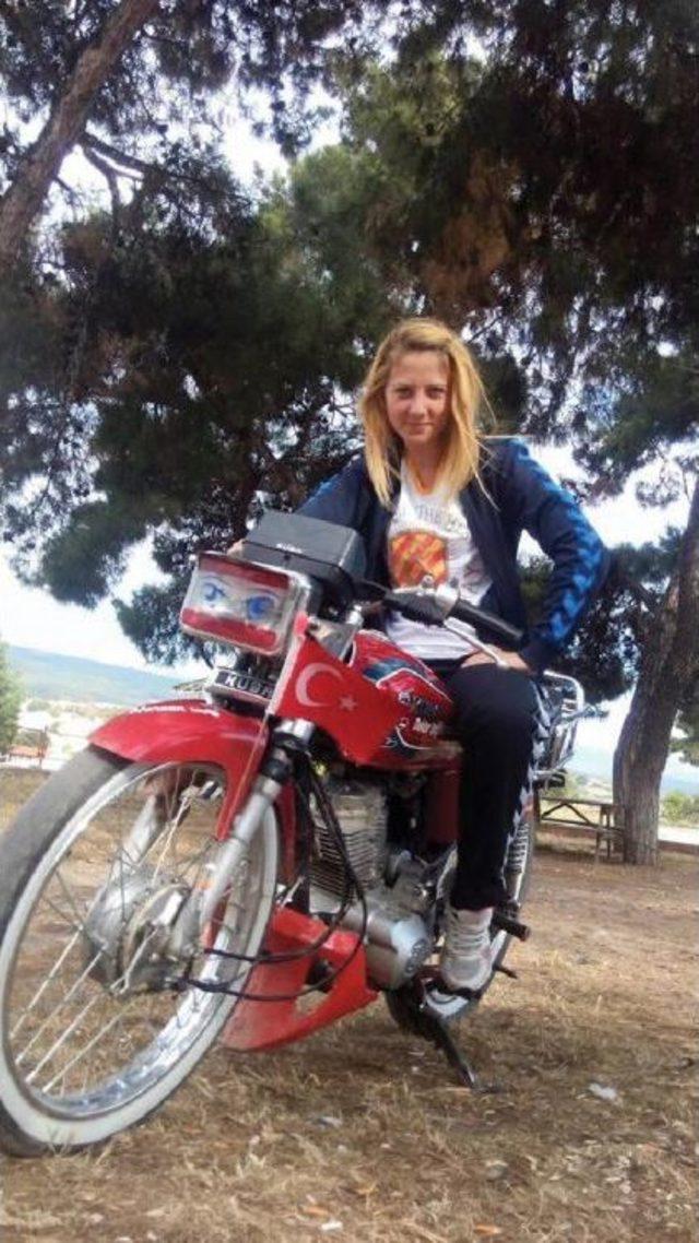 &Uuml;niversiteli Aslı, G&ouml;zyaşlarıyla Uğurlandı 1