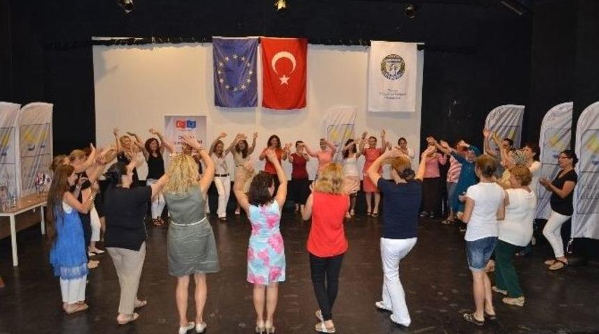 Kuşadası&rsquo;nda Kadına Şiddete Karşı Yenilik&ccedil;i Drama