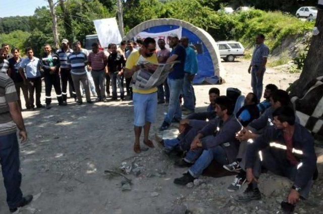 Madencinin En Az Iki Asgari Ücret Eylemi Sürüyor