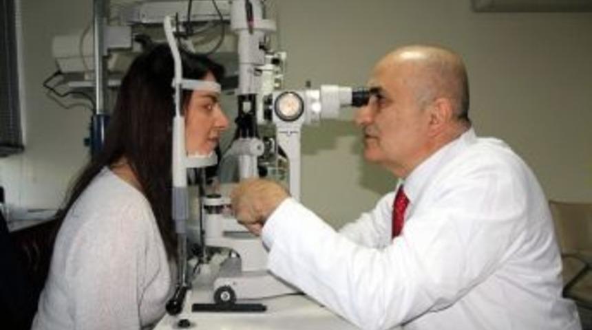 Porf. Dr. &Ouml;mer Kamil Doğan: Havuzda Serinlemek İsterken, G&ouml;z Enfeksiyonu Kapmayın