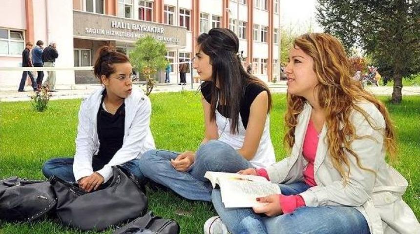 Er&uuml;&rsquo;Den Başarılı &Ouml;ğrencilere Maddi Destek