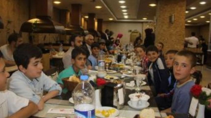 Ak Parti Gen&ccedil;lik Kollarından İftar Yemeği