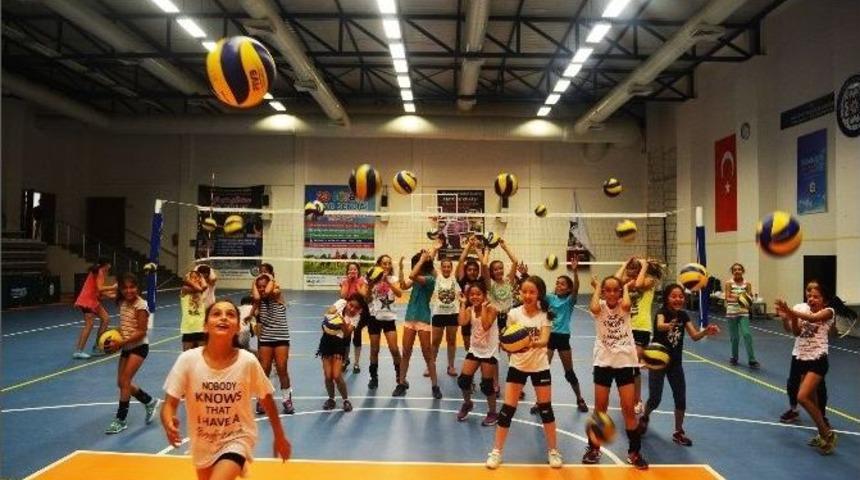 Büyükşehir’in Yaz Spor Kurslarına Büyük İlgi