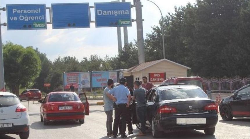 &Uuml;niversitede &Ouml;zel G&uuml;venlik G&ouml;revlilerine Saldırı