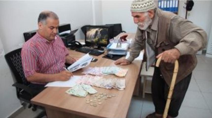 Dilencinin &Uuml;zerinden &Ccedil;ıkan Para Şaşırttı