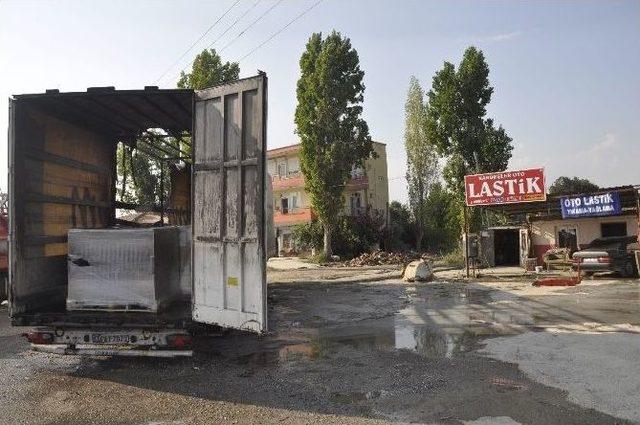 Tır Dorsesinde Yangın Çıktı