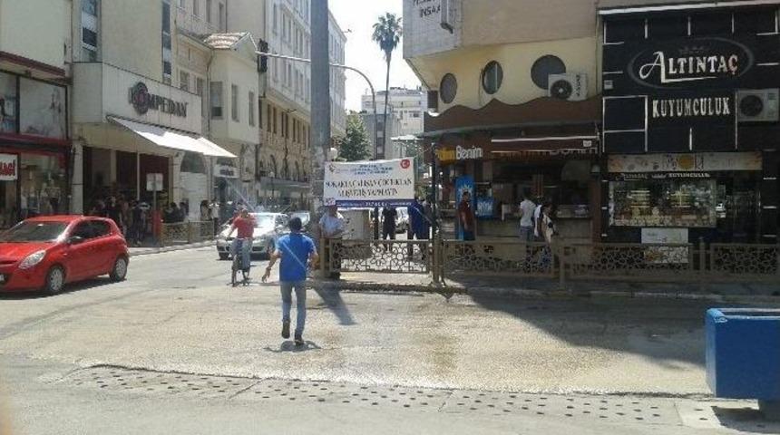 Vatandaşlar Sokakta &Ccedil;alışan &Ccedil;ocuklar Konusunda Uyarılıyor