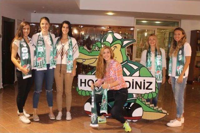 Bursaspor Bayan Voleybolda Imzalar Atıldı