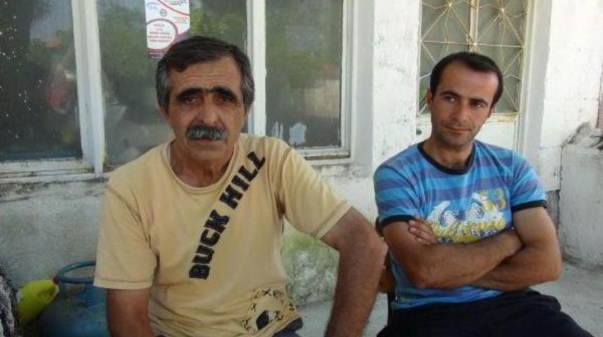 K&ouml;yl&uuml;ler Insan Tacirlerini Direğe Bağlayıp Teşhir Etti (2)