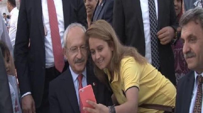 Kılı&ccedil;daroğlu, Partisinin K&uuml;&ccedil;&uuml;k&ccedil;ekmece'deki Iftarına Katıldı