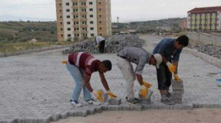 Cevher Dudayev Mahallesi&rsquo;nde Yol D&uuml;zenleme &Ccedil;alışmaları S&uuml;r&uuml;yor