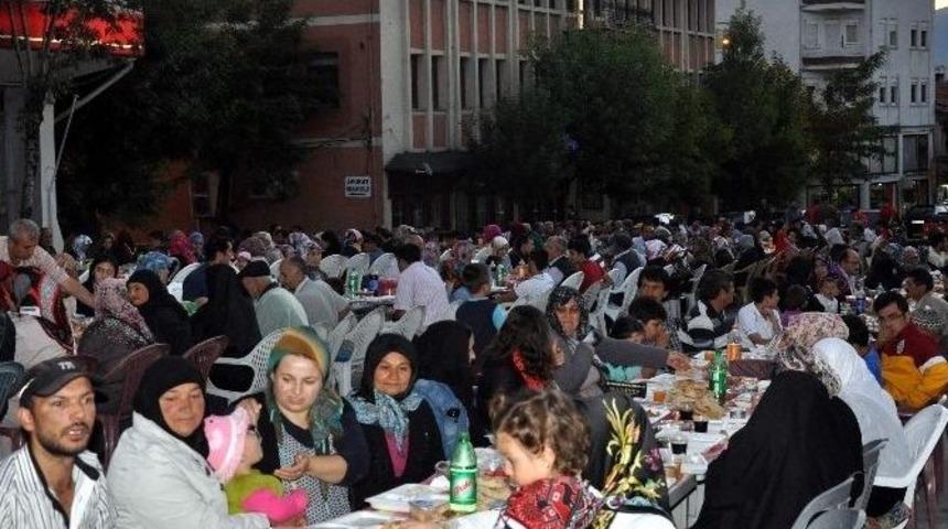 Emet&rsquo;te 3 Bin Kişi Belediyenin İftarında Buluştu