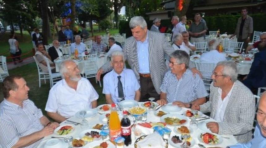 Kocaeli&rsquo;de Eski Ve Yeni Belediye Başkanları İftarda Buluştu