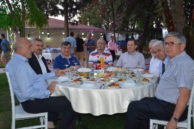 Kocaeli’de Eski Ve Yeni Belediye Başkanları İftarda Buluştu