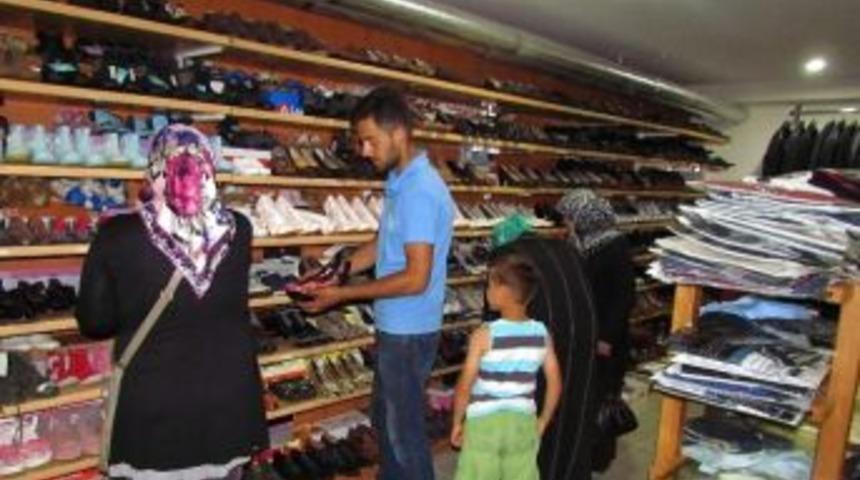 Hayatcan&rsquo;da Bayram Hedefi 4 Bin Kişiye Kıyafet Yardımı