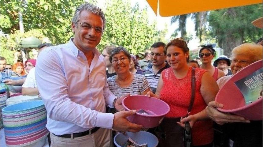 Karşıyaka&rsquo;da Sokak Hayvanlarına Yardım Eli