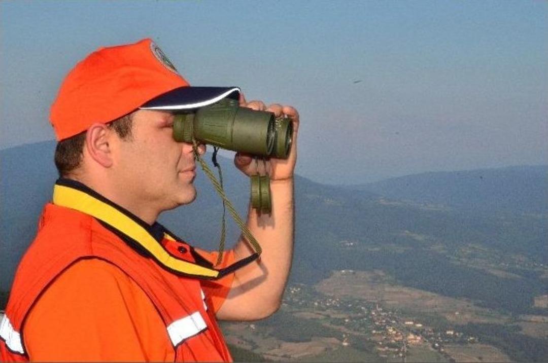 (&ouml;zel Haber) G&ouml;zler D&uuml;rb&uuml;nde, Eller Telsizde Ormanı Koruyorlar