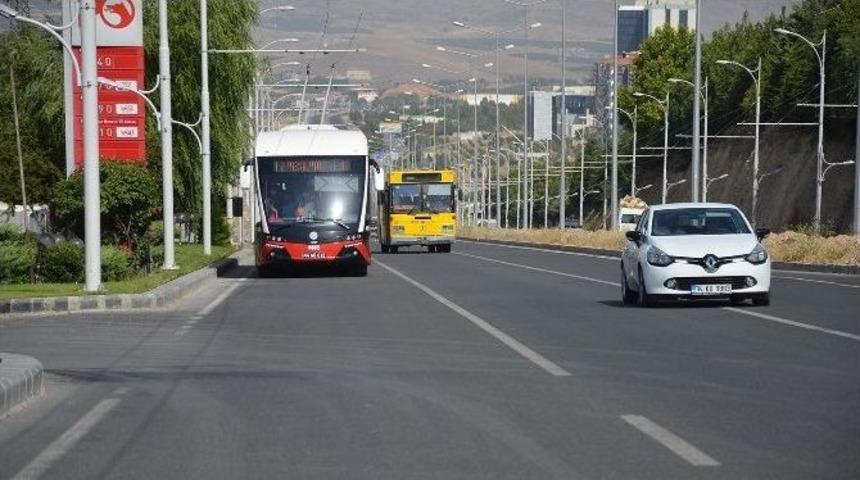 Trambüsler, 3 Ayda 1,2 Milyon Yolcu Taşıdı